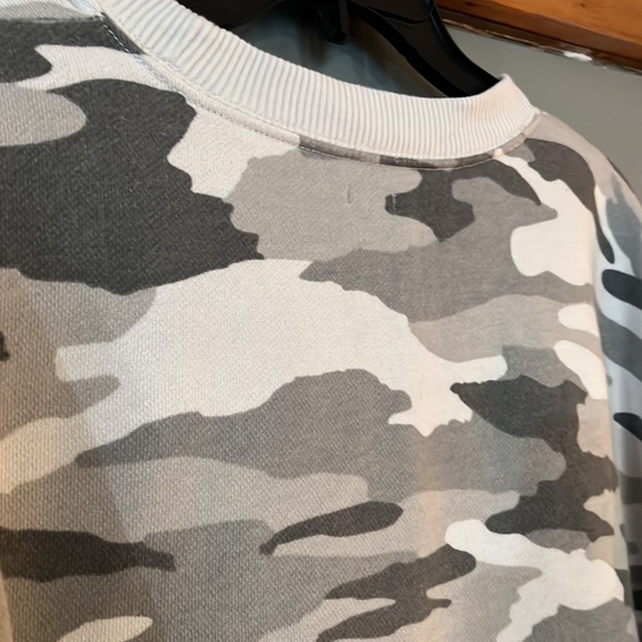 Aerie Camo Oversized Crewneck size small - Picture 10 of 10